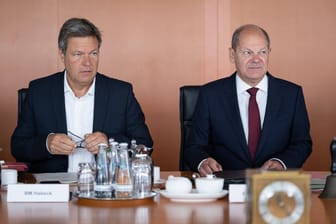 Olaf Scholz und Robert Habeck: Deutschland muss sich einer neuen Realität anpassen, fordern Frank Priess und Peter Fischer-Bollin von der Konrad-Adenauer-Stiftung