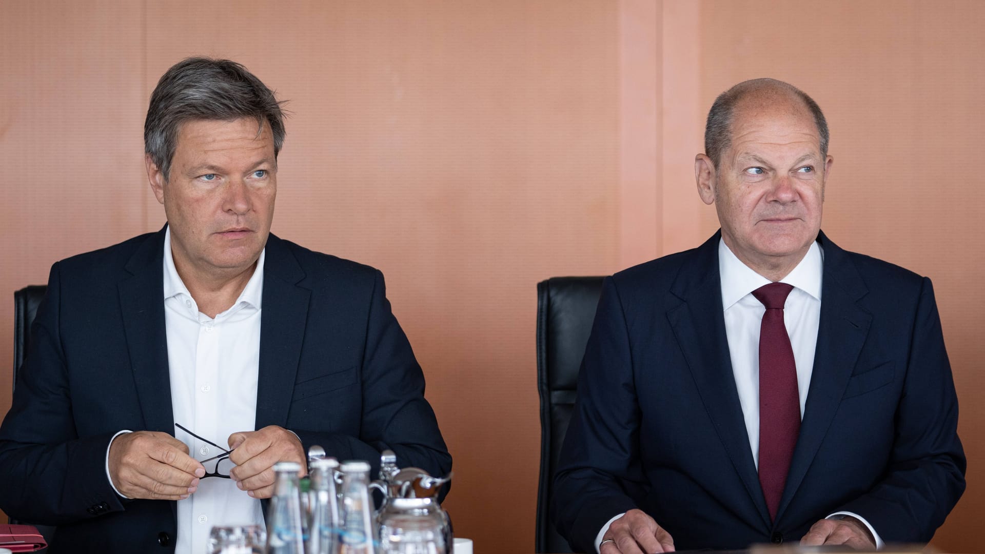 Olaf Scholz und Robert Habeck: Deutschland muss sich einer neuen Realität anpassen, fordern Frank Priess und Peter Fischer-Bollin von der Konrad-Adenauer-Stiftung