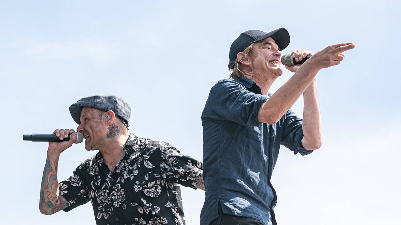 "Die Toten Hosen" bei einem Auftritt bei "Rock am Ring" (Auftritt). "Die Toten Hosen" bei einem Auftritt bei "Rock am Ring" (Auftritt).