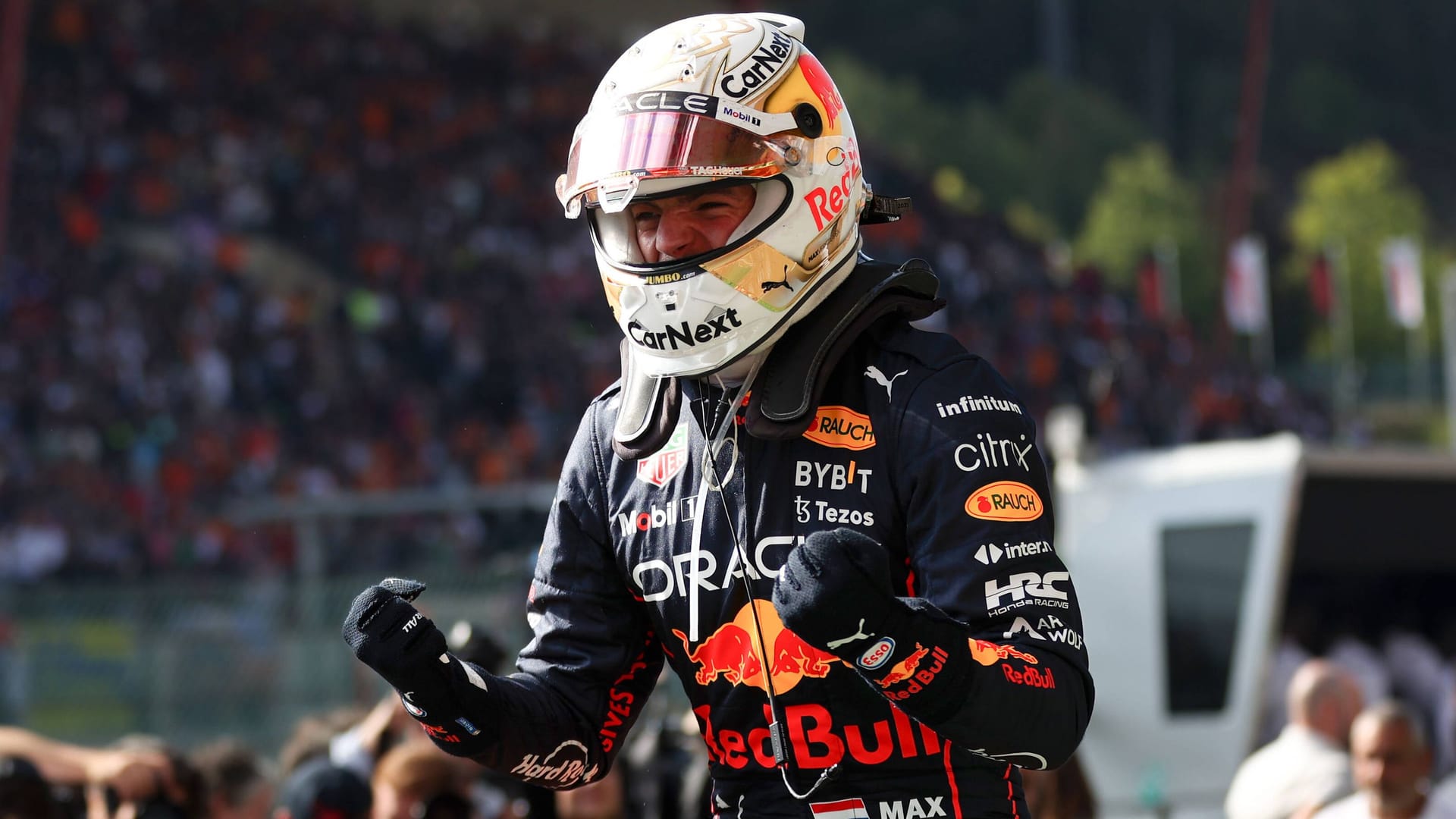 Nächster Schritt zur Titelverteidigung: Max Verstappen bejubelt seinen Sieg in Spa.