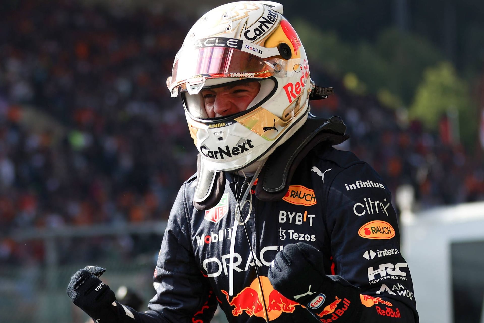 Nächster Schritt zur Titelverteidigung: Max Verstappen bejubelt seinen Sieg in Spa.