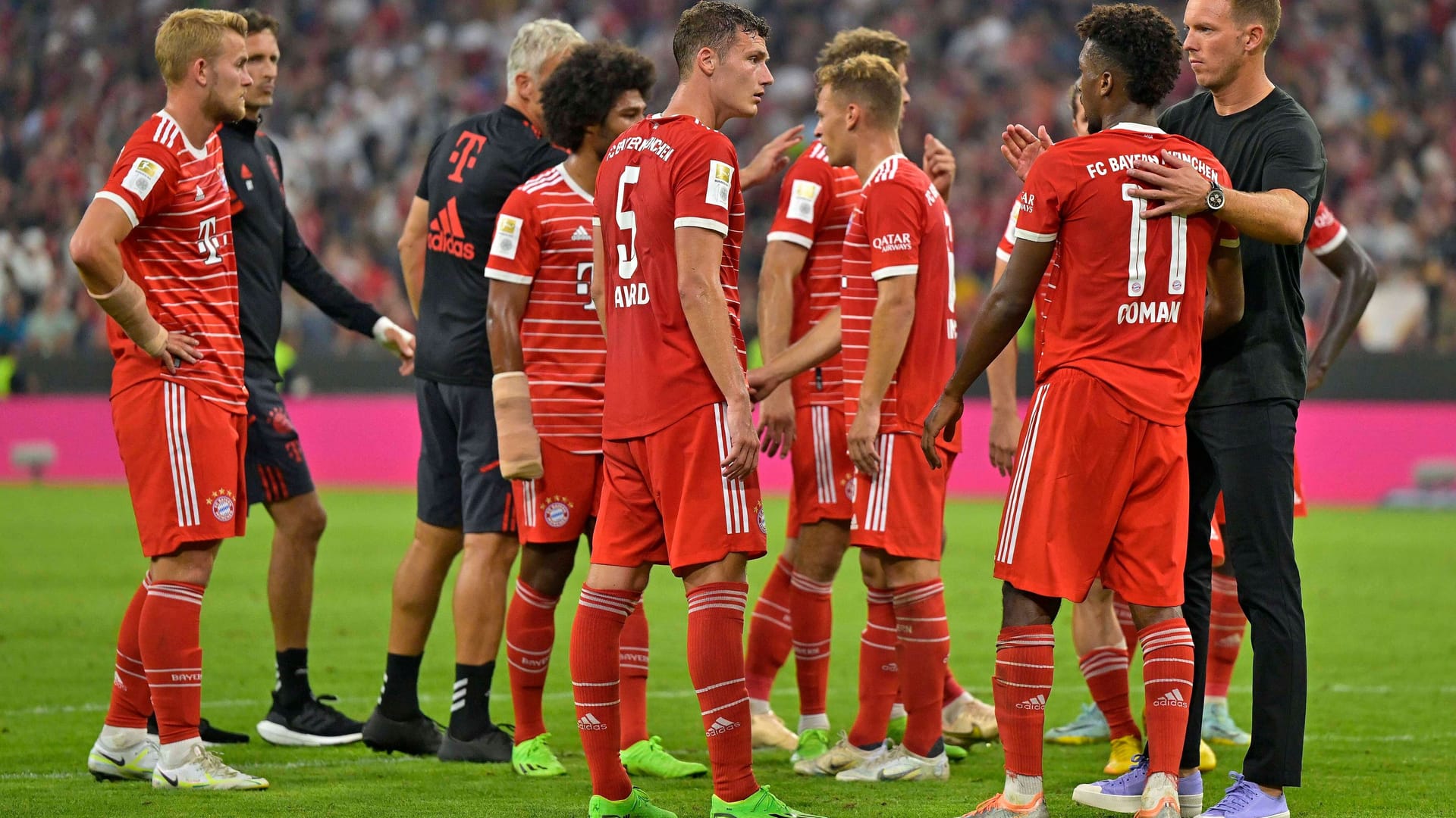 Nach drei Siegen zum Ligastart kommt der FC Bayern im Topspiel gegen Borussia Mönchengladbach nicht über ein 1:1 hinaus. Nicht alle Münchner präsentieren sich dabei in ihrer besten Verfassung. Die t-online-Einzelkritik für die Bayern.