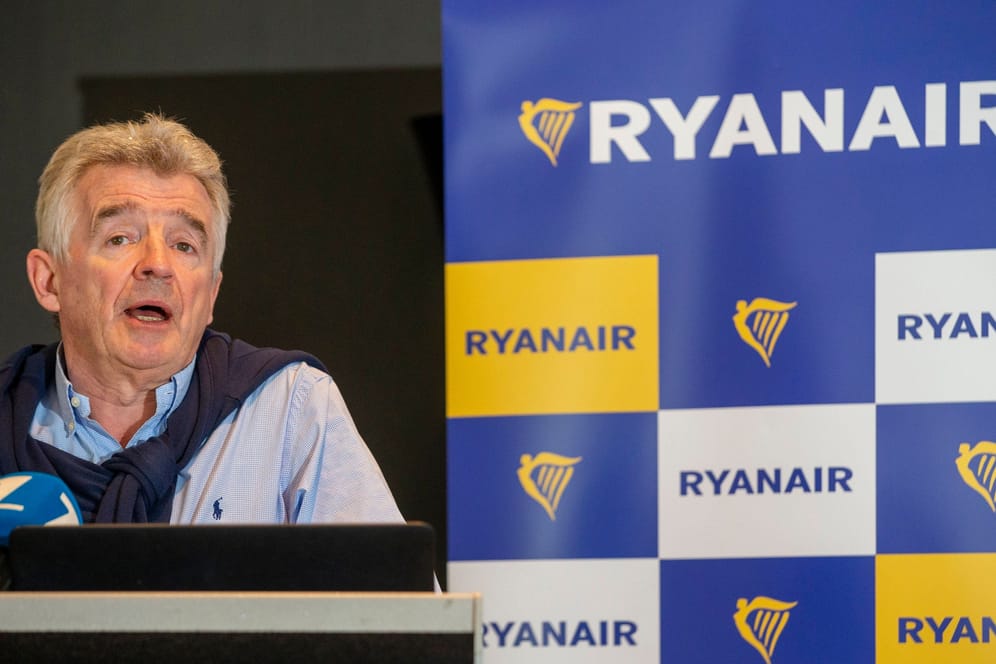 Ryanair-Chef Michael O'Leary bei einer Pressekonferenz (Archivbild): Der Spielraum für Billigflüge wird aufgrund der steigenden Ölpreise immer geringer.