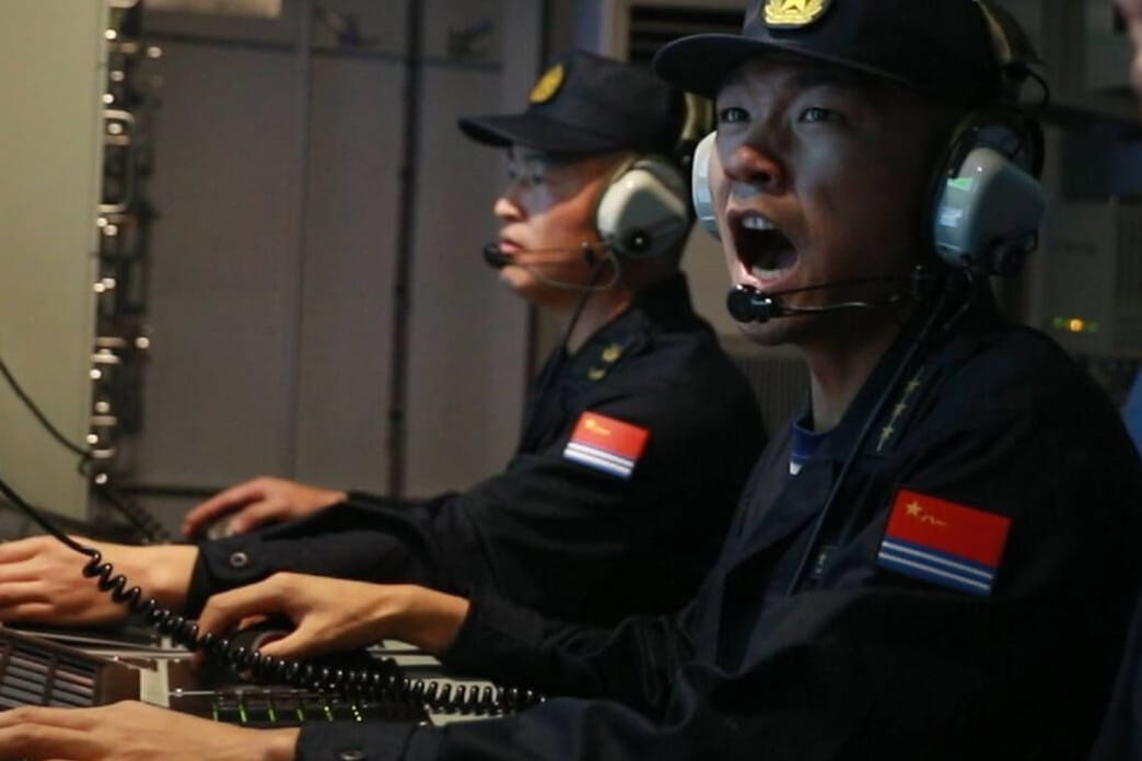 Soldaten der chinesischen Marine: Ungeachtet aller Proteste setzte China seine Militärübungen am Montag fort.