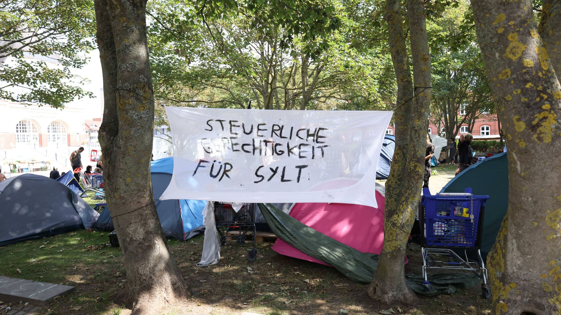 Protestcamp von Punkern in Westerland (Archivfoto): Was aus den dort lebenden Menschen wird, ist unklar.