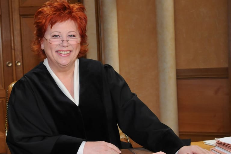 Barbara Salesch: Von 1999 bis 2012 war sie als Richterin im TV zu sehen.