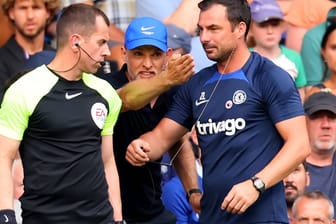 Thomas Tuchel (M.) sauer: Der Trainer des FC Chelsea sorgte mit seinem Verhalten für Aufsehen.