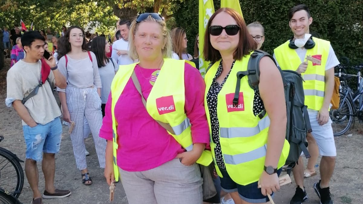 Maxi Eckert (links) und Julia Blank sind Praxisanleiterinnen und sind erste Ansprechpartnerinnen für Auszubildende.