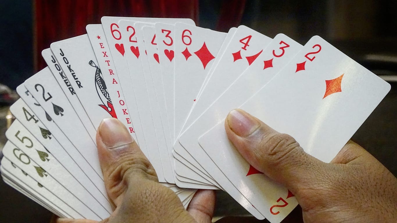 Französische Spielkarten mit Joker - die richtigen Spielkarten für Rommé.