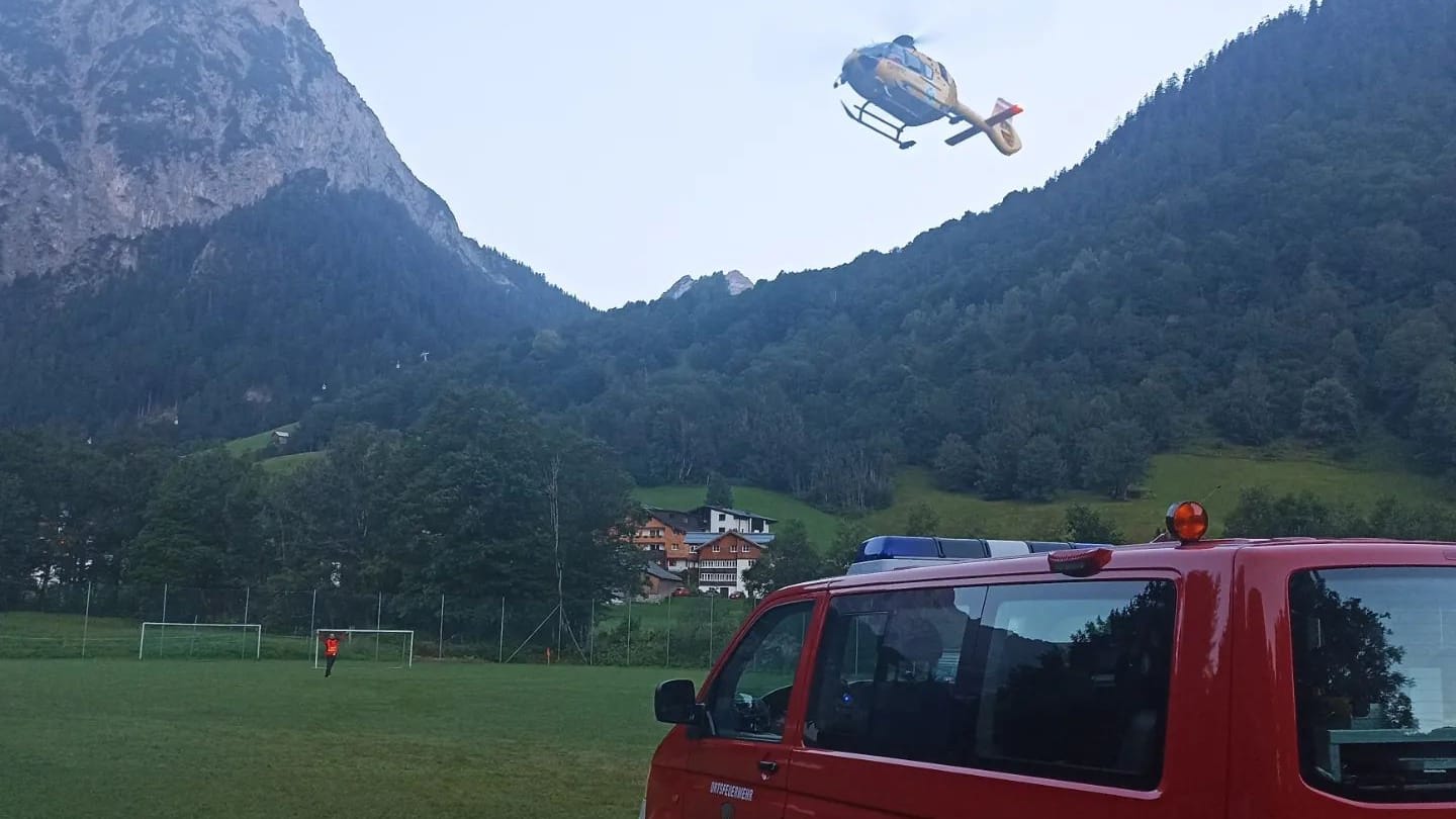 Einsatz der Ortsfeuerwehr Brand: Mit dem Rettungshubschrauber wurde die Stuttgarter Familie vom Gletscher gerettet.