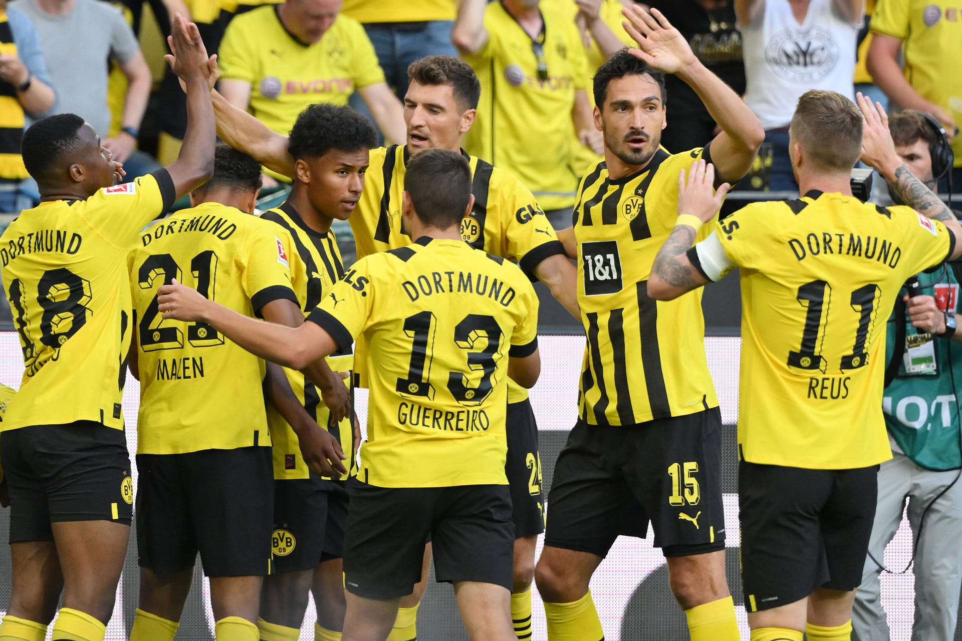 Jubel bei den Dortmundern im Spiel gegen Bayer Leverkusen.