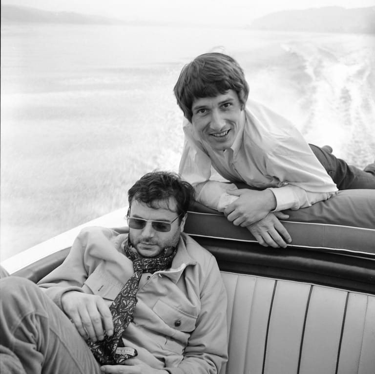 Sechzigerjahre: Beierlein posiert mit Udo Jürgens auf einem Boot.