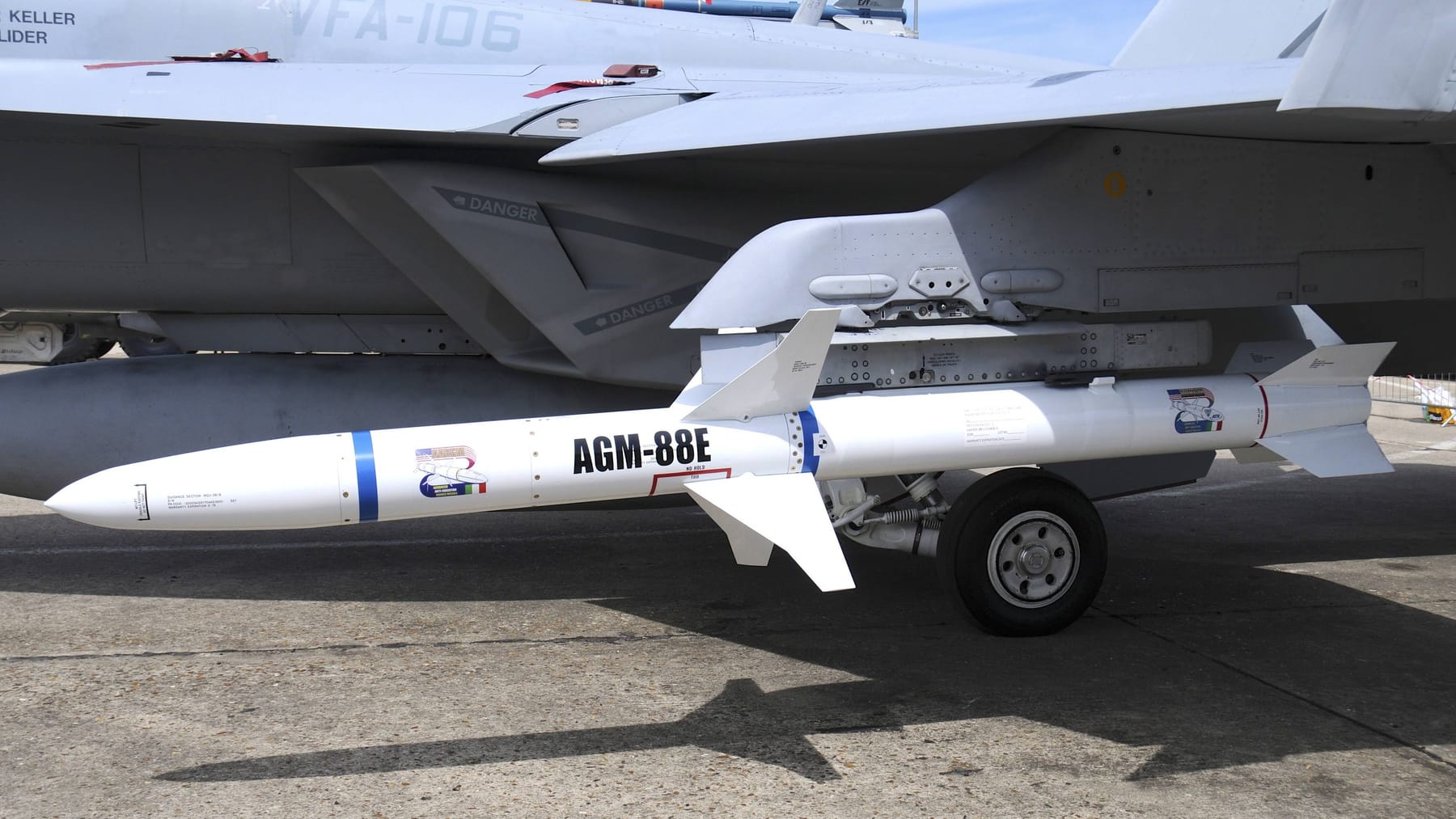 американскими ракетами agm-88 harm. агм 88 харм. Agm 88 harm ракета. ттх ракеты agm 88 harm. ракеты harm характеристики.