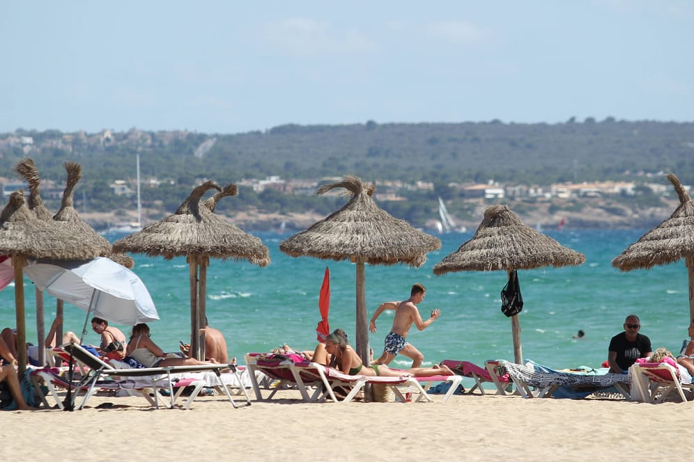 Urlaubspreis-Erhöhung: Der Veranstalter muss mindestens 21 Tage vor Abreise die Kunden informieren.