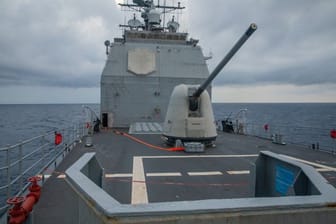 Gehört den USA: Ticonderoga-class guided-missile cruiser USS Antietam (CG 54)