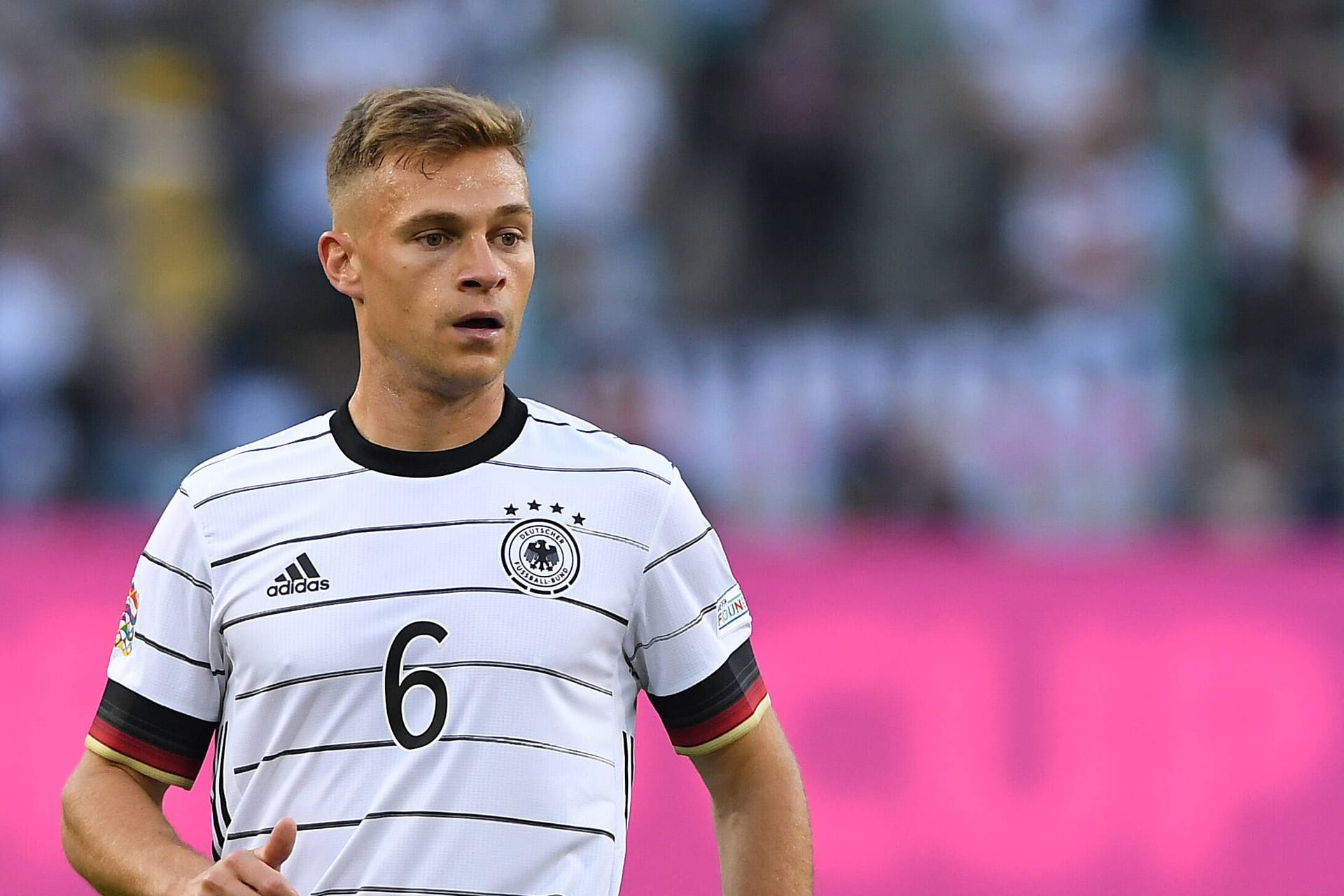 Joshua Kimmich: Der Bayern-Star trägt das aktuelle DFB-Trikot.