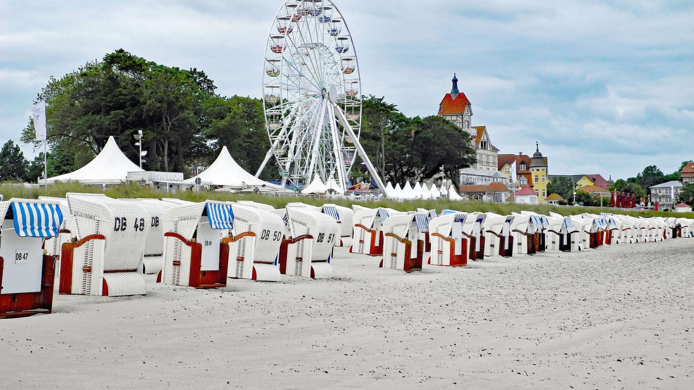 Strandurlaub an der Ostsee: Die vier Kilometer lange Strandpromenade lädt zum Flanieren und Verweilen ein.