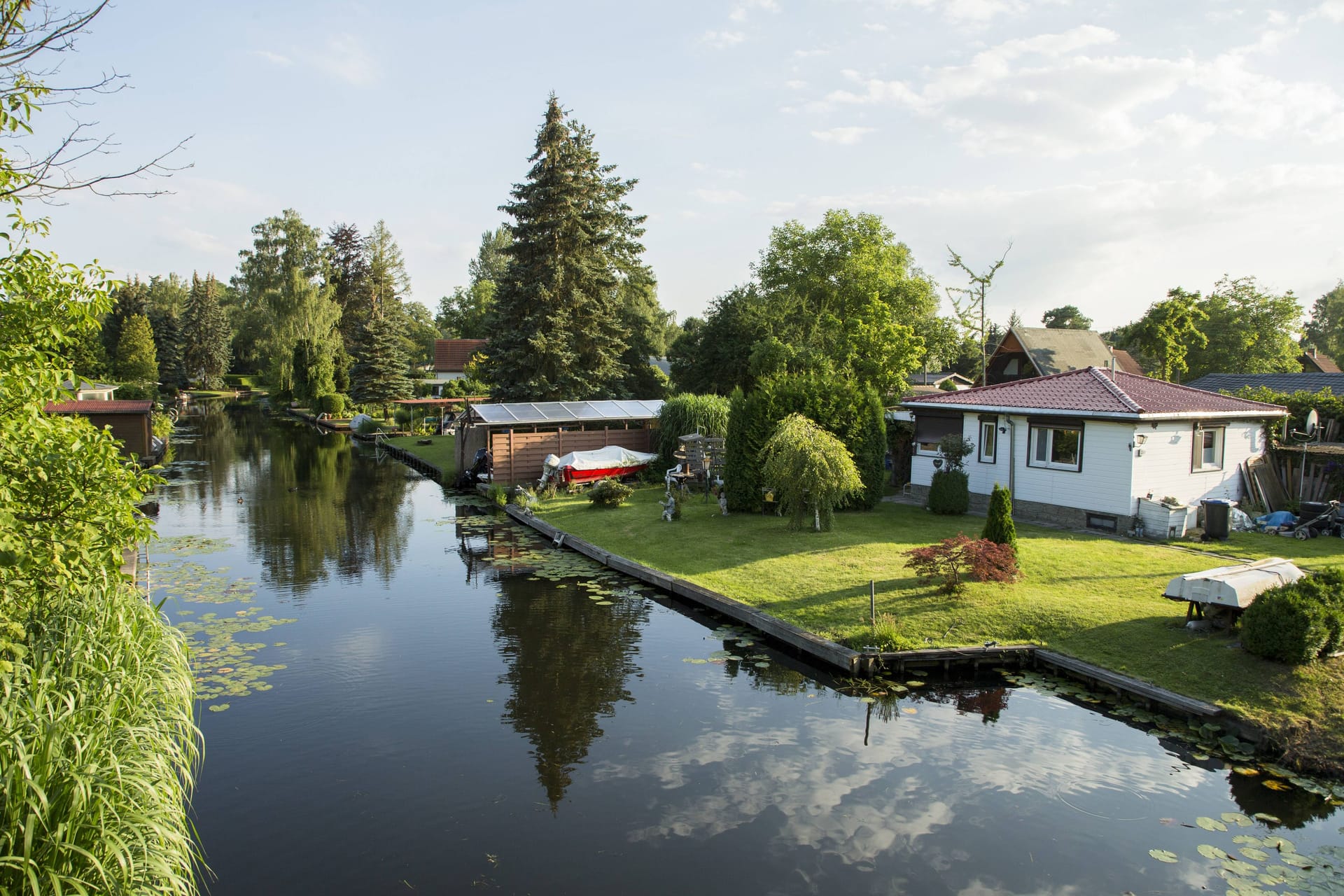 Kanal in der Siedlung Neu-Venedig (Symbolbild): Hier steht das Wochenendhäuschen, dem nun der Abriss droht.