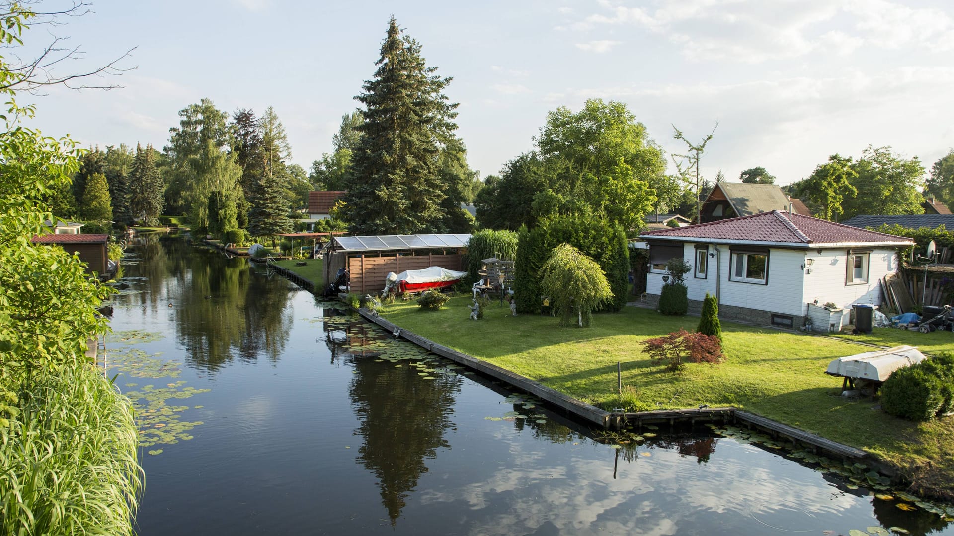 Kanal in der Siedlung Neu-Venedig (Symbolbild): Hier steht das Wochenendhäuschen, dem nun der Abriss droht.