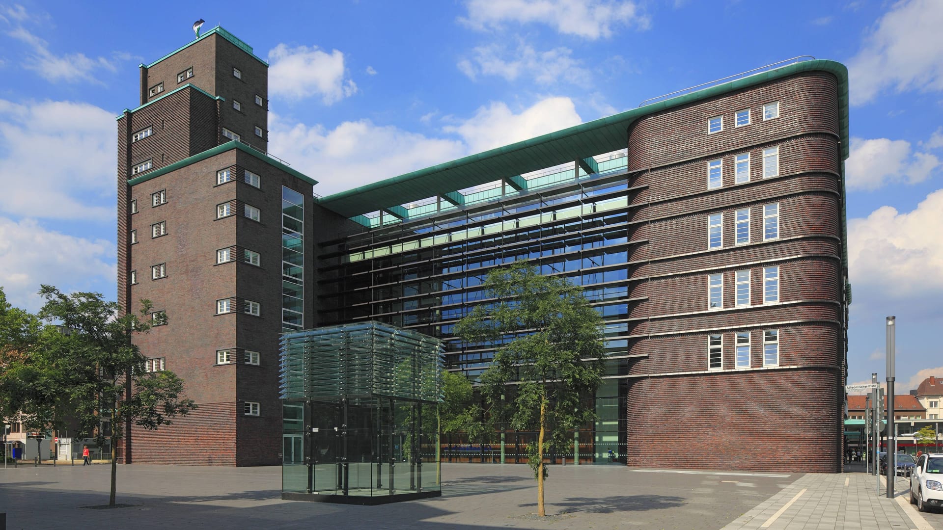 Das Hans-Sachs-Haus in Gelsenkirchen: Das Gebäude wurde geräumt. Das Hans-Sachs-Haus in Gelsenkirchen: Das Gebäude wurde geräumt.