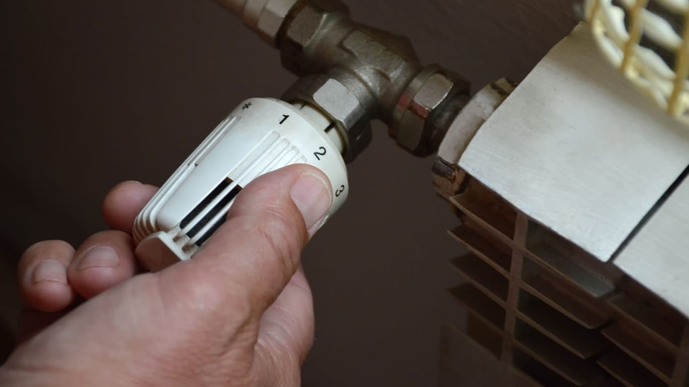 Thermostat: "Temperatur runter" heißt es ab sofort in vielen öffentlichen Gebäuden. Aber auch bei vielen Verbrauchern.