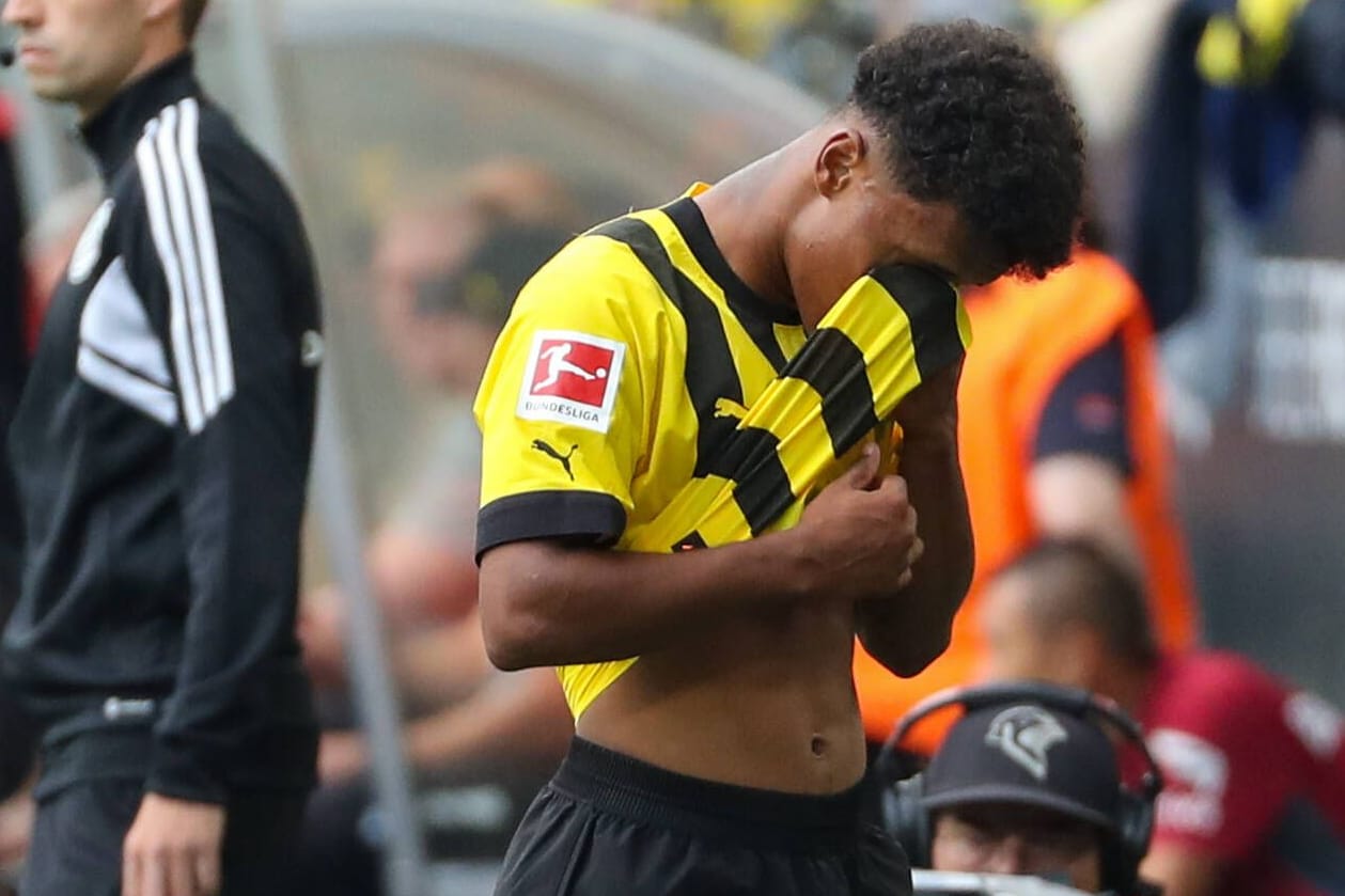 Karim Adeyemi: Der Nationalspieler musste verletzt ausgewechselt werden.