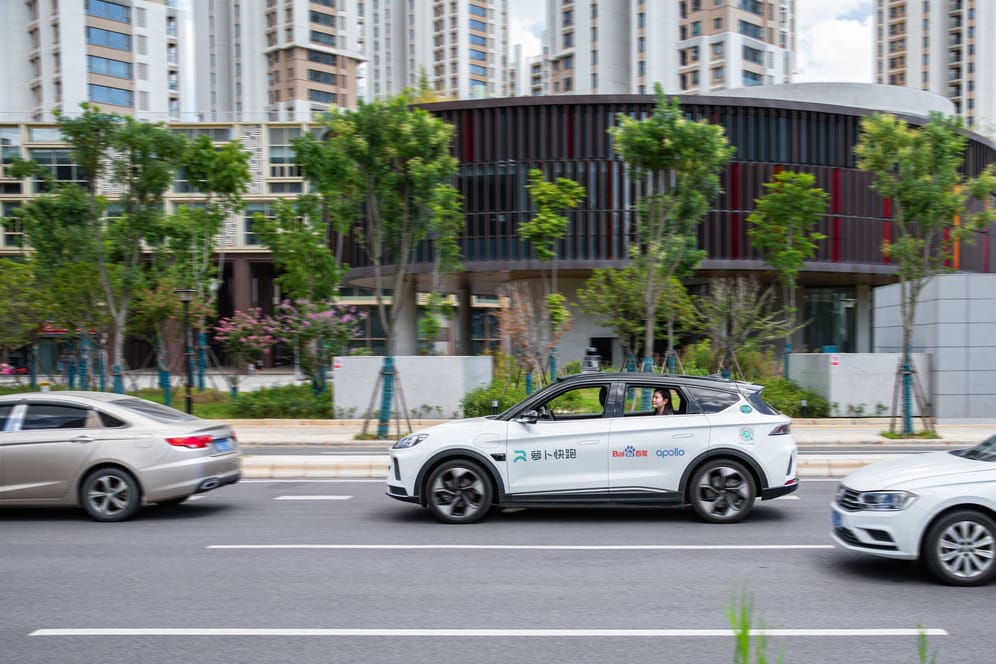 Baidu-s-fully-driverless-robotaxi-providing-service-public-open-roads