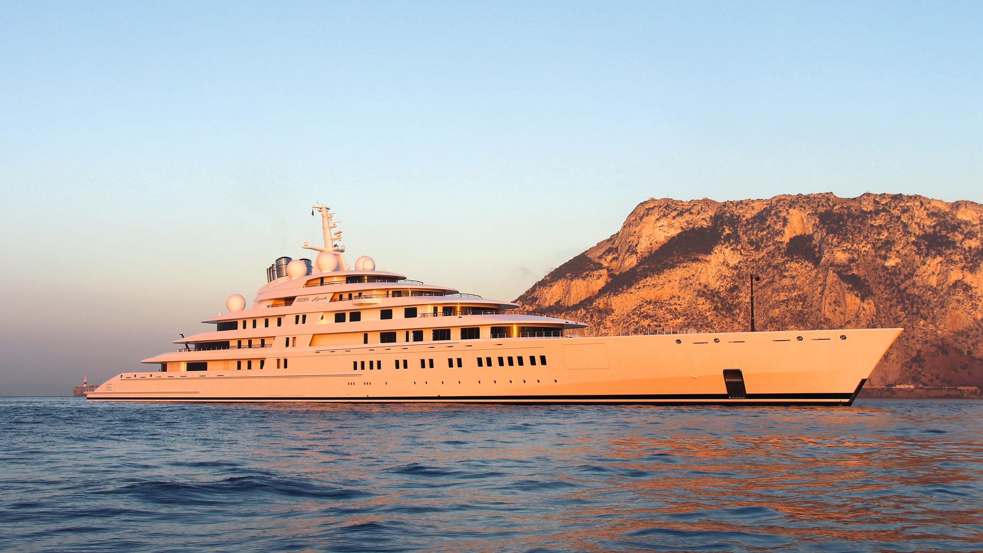 Platz 1: Die "Azzam" ist mit 180 Metern Länge die größte Motoryacht der Welt.