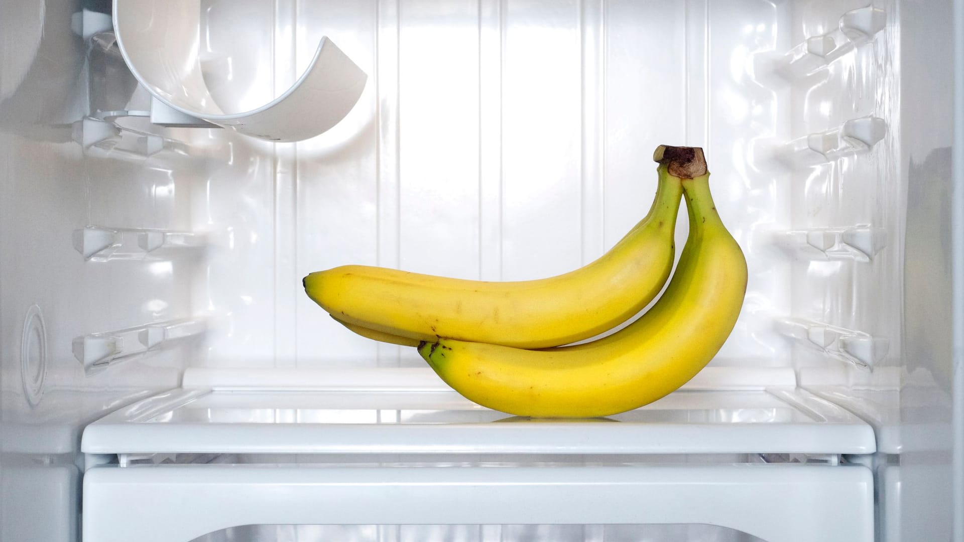 Banane im Kühlschrank: Bei hohen Temperaturen werden Obst und Gemüse schneller reif. Hilft ein Kälteschock im Kühlschrank dagegen?