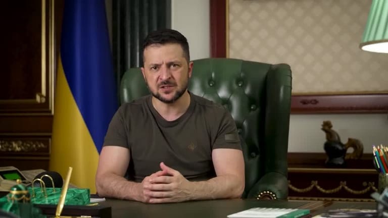 Wolodymyr Selenskyj bei einer Videoansprache (Archivbild): Der Präsident der Ukraine appelliert an Einwohner in den besetzten Gebieten im Donbass.