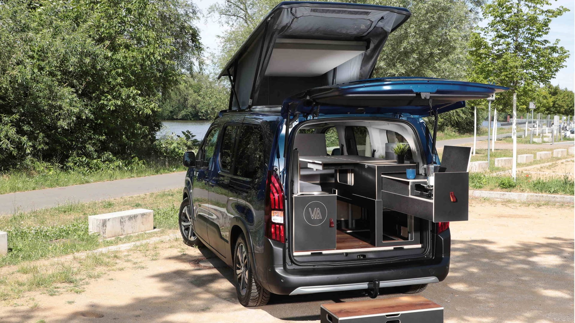 Vanderer: Das elektrisch angetriebene Wohnmobil bietet viele Möglichkeiten zum Klappen und Schieben.