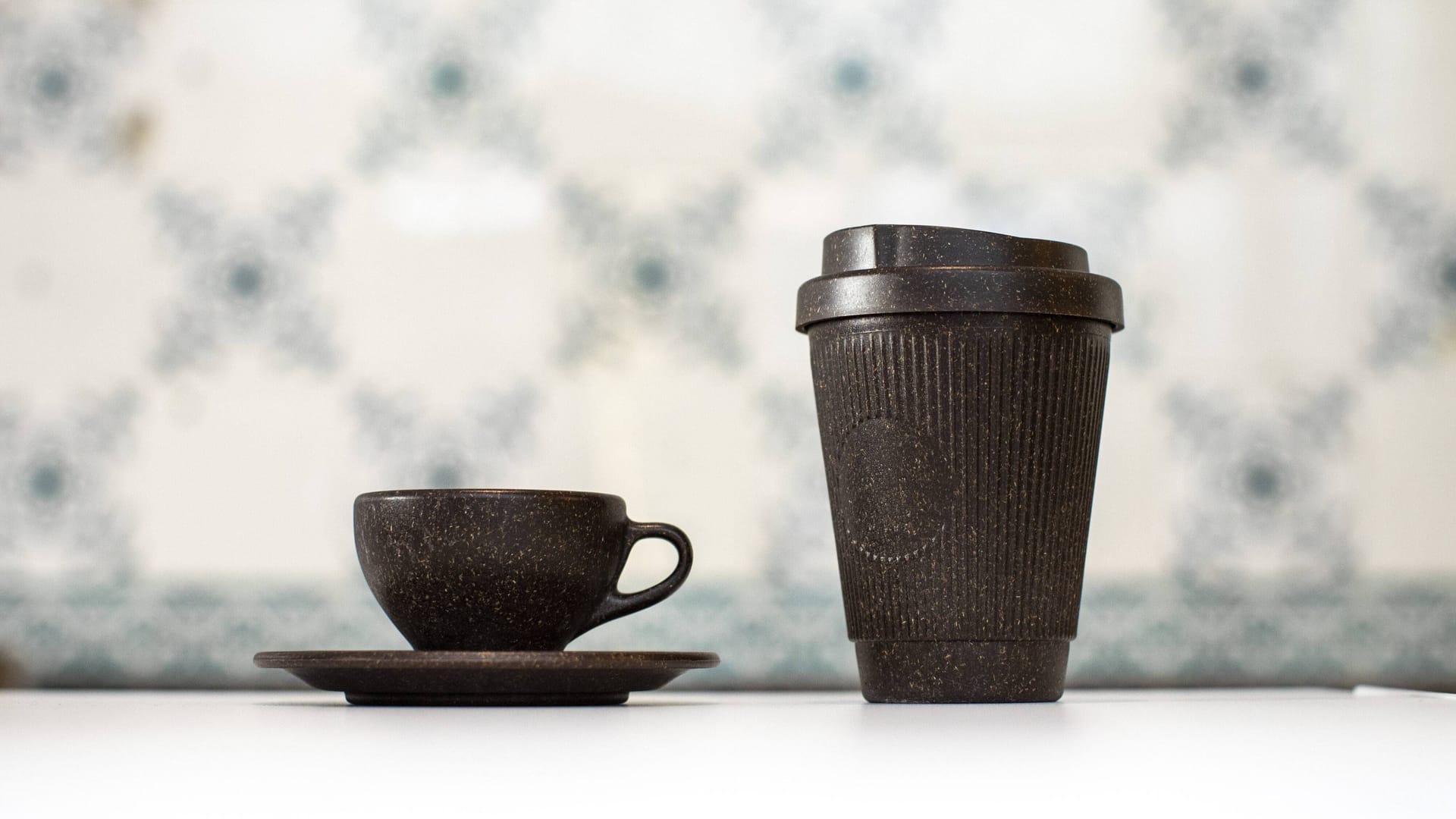 Espressotässchen und Kaffeebecher aus dem Sortiment von Kaffeeform: Die Berliner Firma macht aus Kaffeesatz neue Alltagsgegenstände.