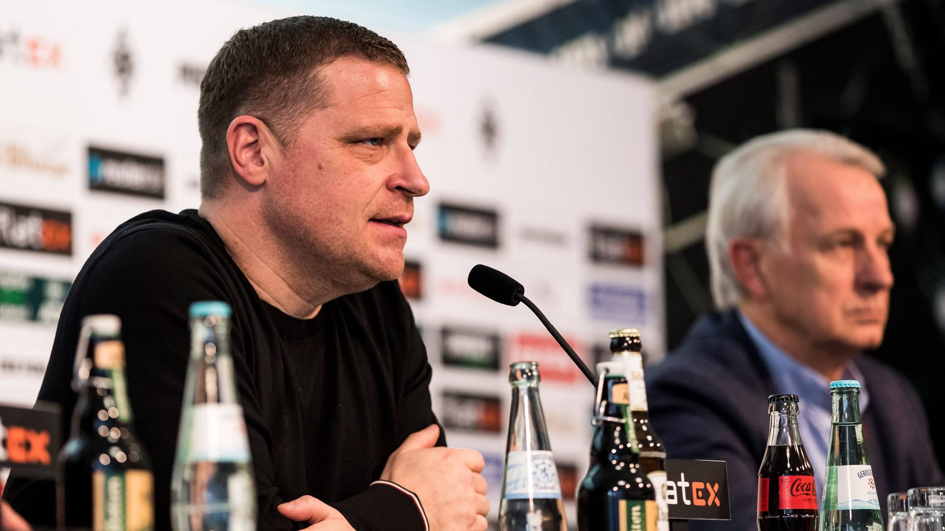 Max Eberl (l.) und Rainer Bonhof: Für beide war die Rücktritts-Pressekonferenz des Gladbach-Managers ein äußerst emotionales Erlebnis.