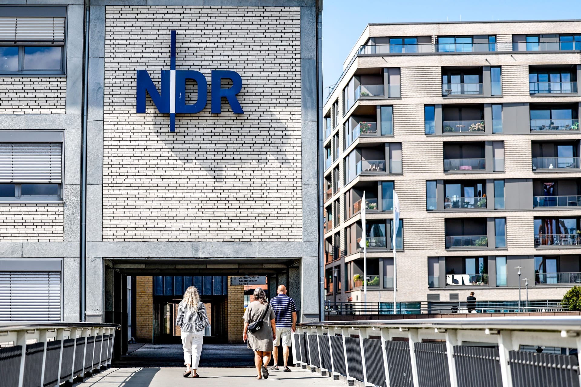 Das NDR-Landesfunkhaus in Kiel: Nach den Vorwürfen gegen den Sender will der NDR-Landesrundfunkrat Schleswig-Holstein eine Prüfung einleiten.