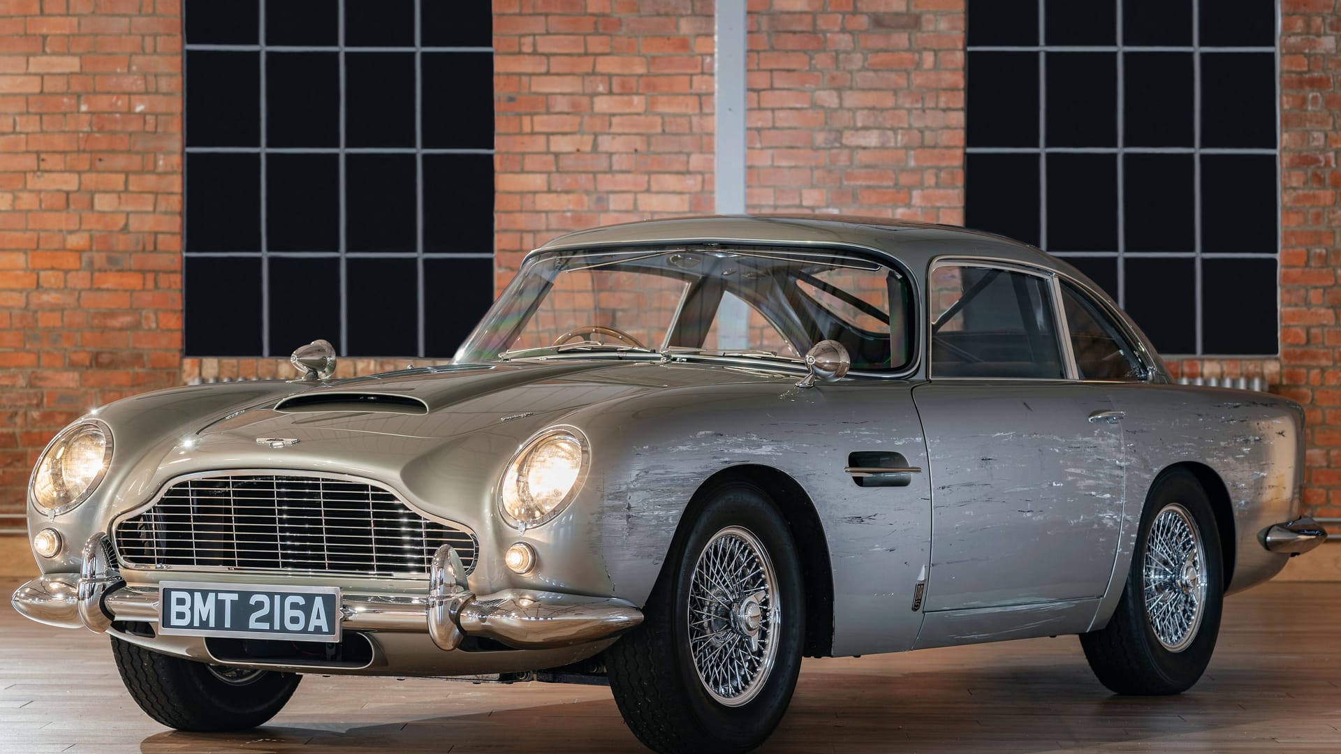 Insgesamt sieben James-Bond-Stuntautos sind beim Auktionshaus Christie's gelistet. Die Versteigerung ist am 28. September. Mit dabei ist diese Replica des legendären Aston Martin DB5, der 1964 in "Goldfinger" seinen großen Auftritt hatte.