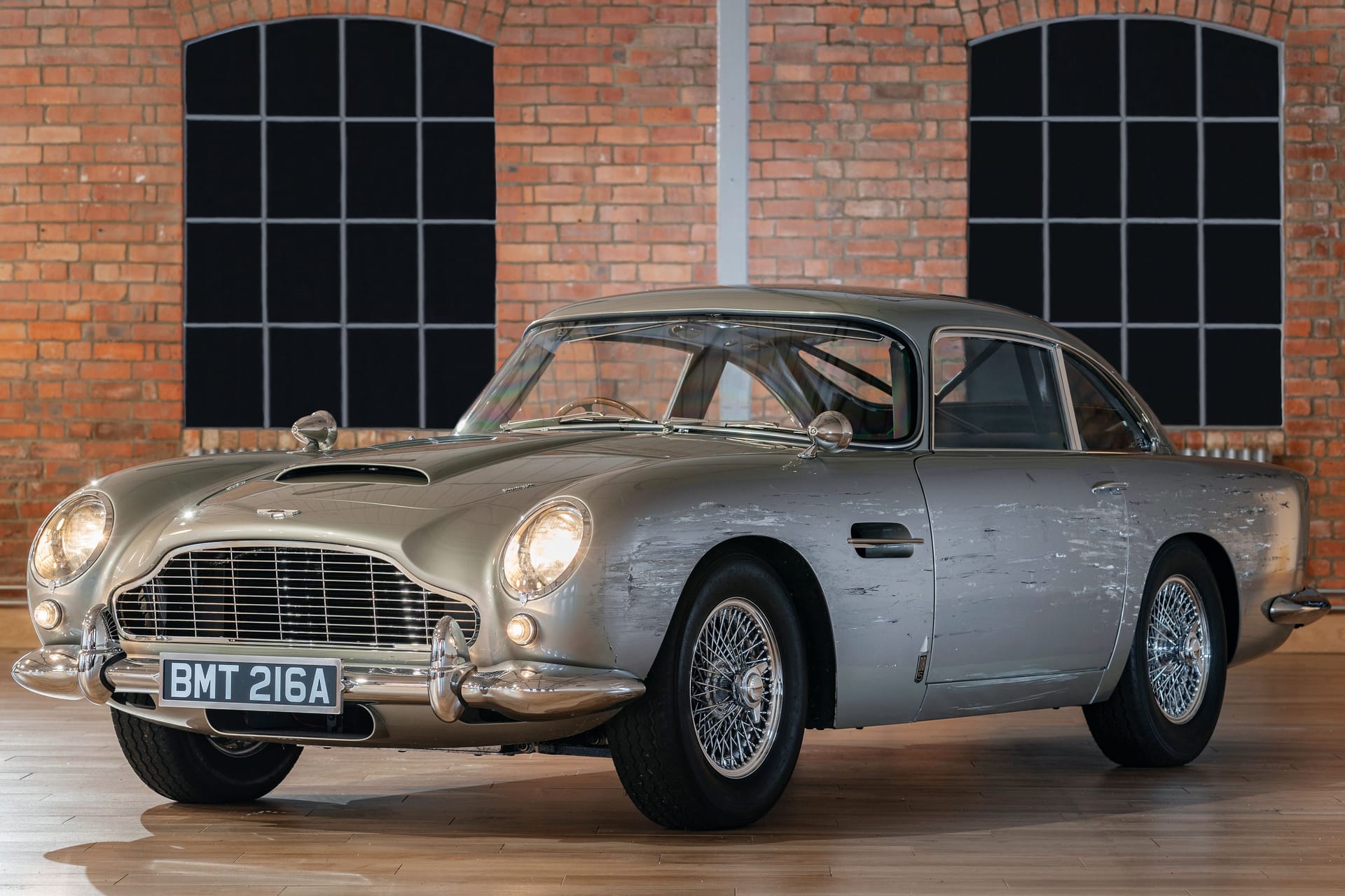 Insgesamt sieben James-Bond-Stuntautos sind beim Auktionshaus Christie's gelistet. Die Versteigerung ist am 28. September. Mit dabei ist diese Replica des legendären Aston Martin DB5, der 1964 in "Goldfinger" seinen großen Auftritt hatte.