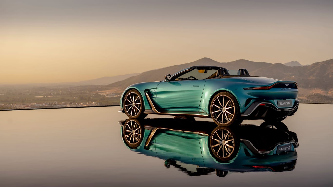 V8 ade: Wie beim Coupé setzt Aston Martin nun auch beim V12 Vantage Roadster auf einen 5,2 Liter großen V12-Motor.