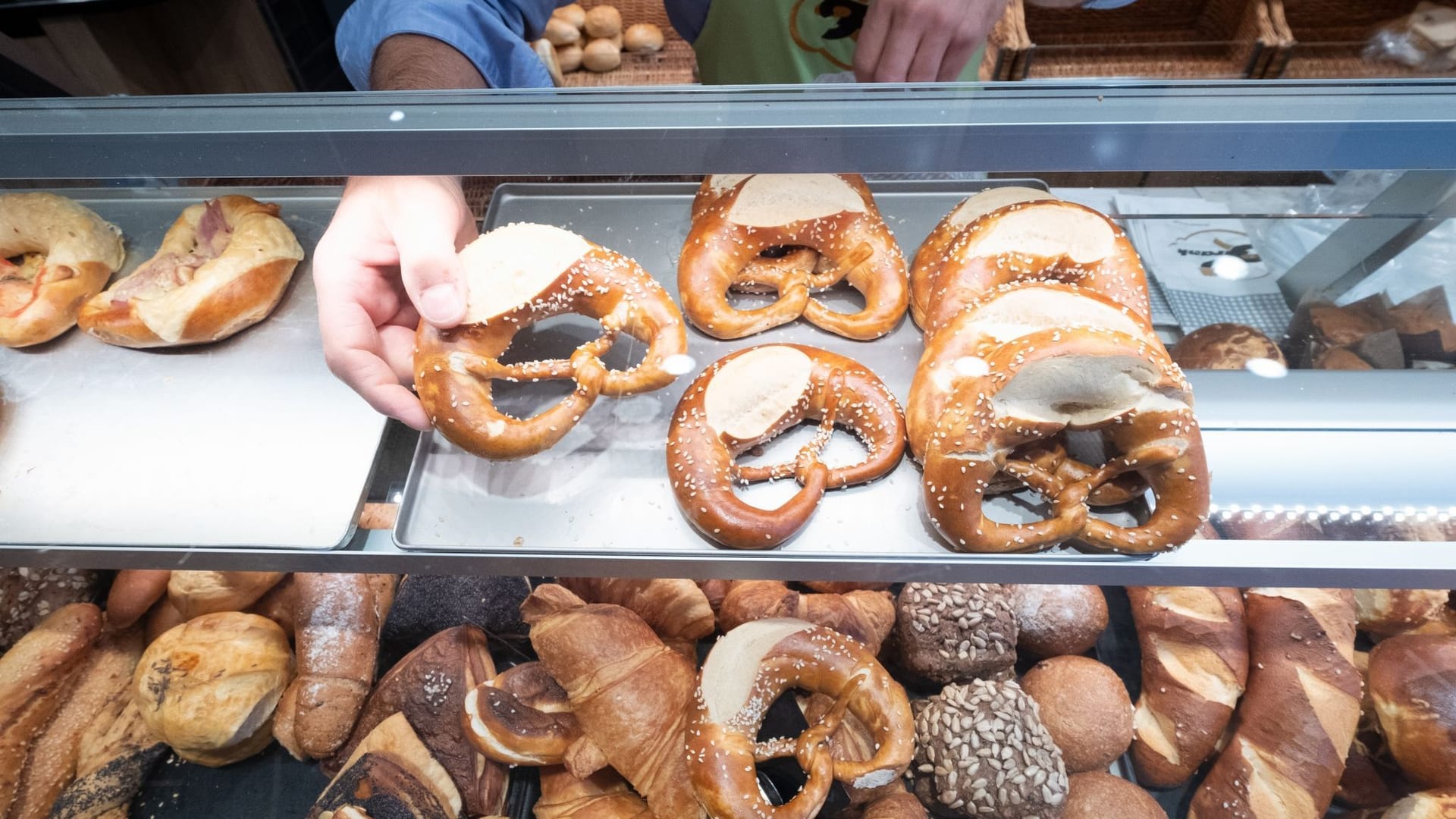 Brezeln und Brötchen