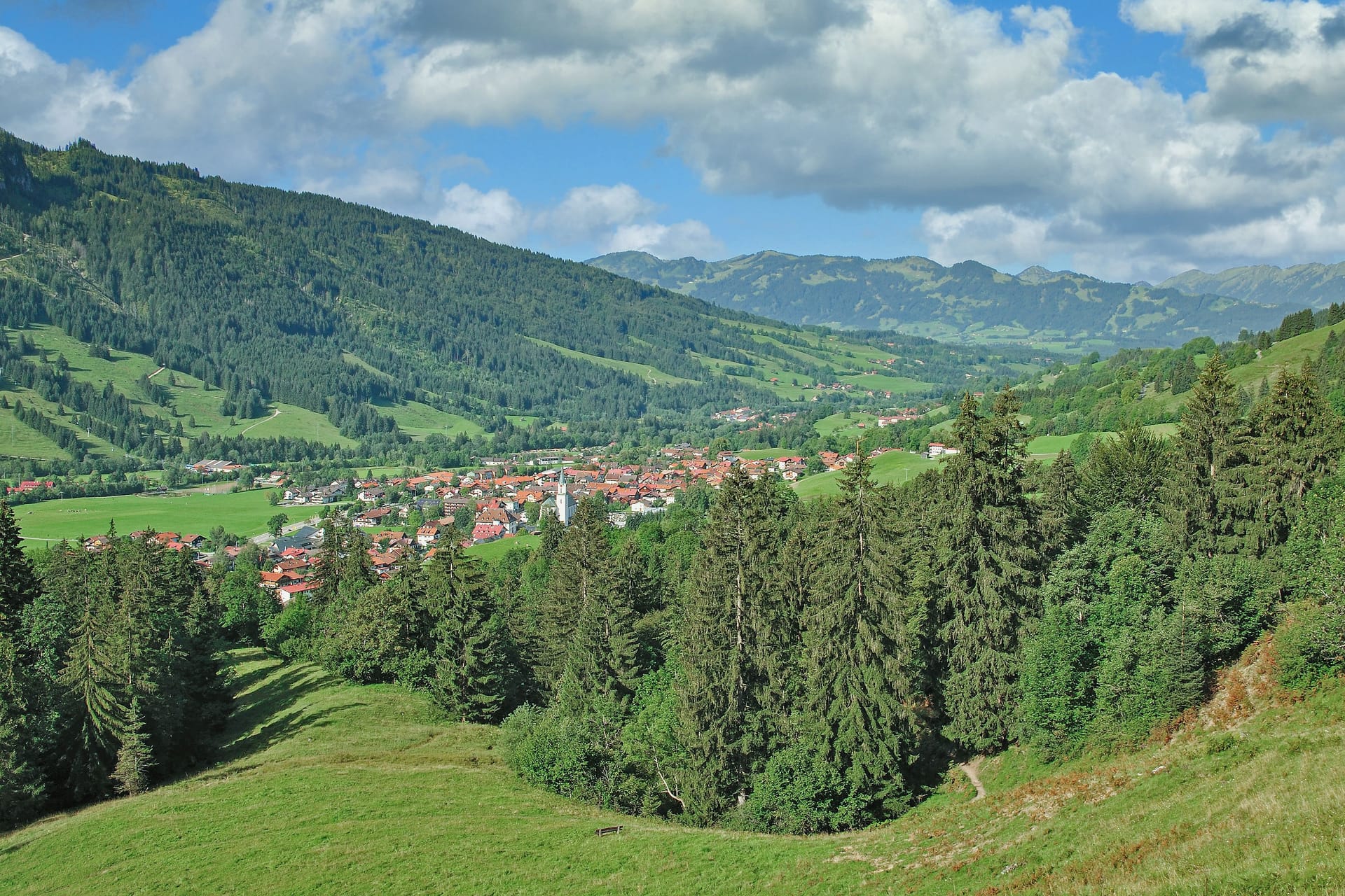 Blick auf Bad Hindelang (Archivbild): Eine Frau ist gestorben.