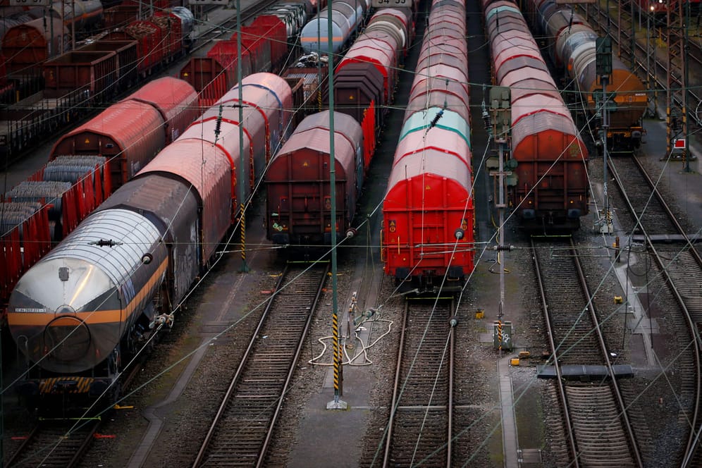 Güterwaggons steht auf Abstellgleisen des Güterbahnhofs (Archivbild):