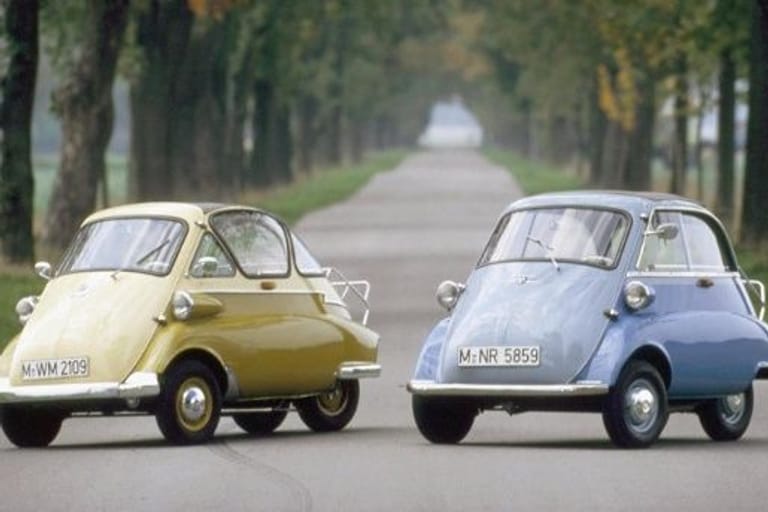 Das Vorbild: Vielen gilt die Isetta als Dreirad. Das stimmt aber nur im Fall des Export-Modells (rechts).