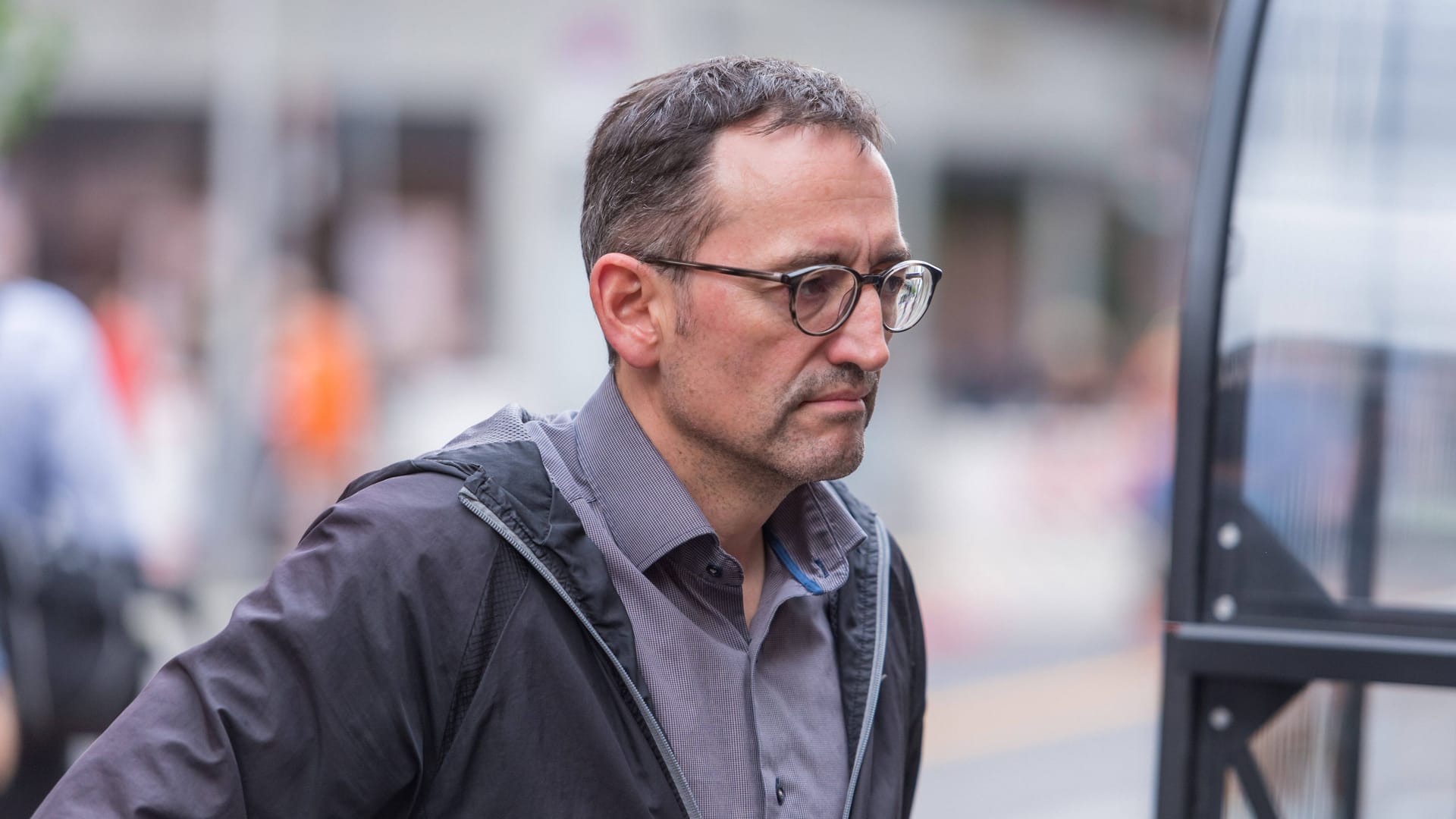 Bezirksbürgermeister von Mitte Stephan von Dassel (Grüne) (Archiv): Selbst Parteikollegen fordern inzwischen seinen Rücktritt. Bezirksbürgermeister von Mitte Stephan von Dassel (Grüne) (Archiv): Selbst Parteikollegen fordern inzwischen seinen Rücktritt.