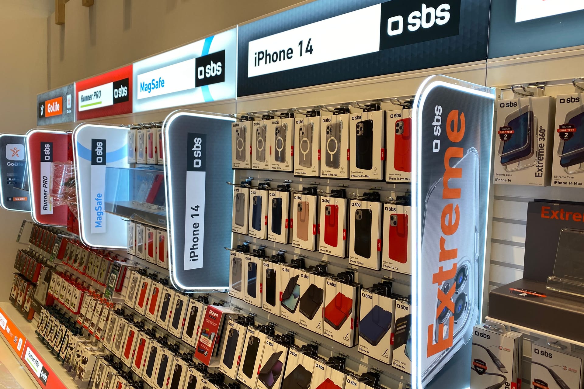 Hüllen für das iPhone 14: Der italienische Hersteller SBS Mobile verkauft Zubehör für ein Apple-Smartphone, das noch nicht angekündigt ist.