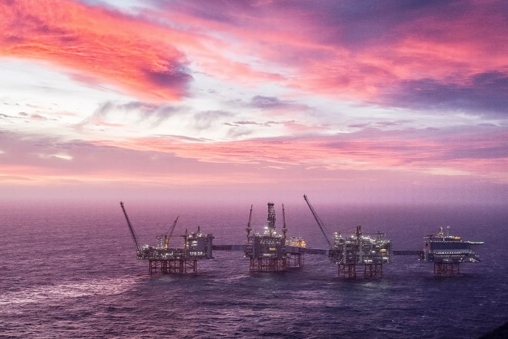 Norwegische Ölförderplattformen in der Nordsee: Die Gewinne aus dem Rohstoffgeschäft landen zu einem großen Teil im staatlichen Rentenfonds des Landes.