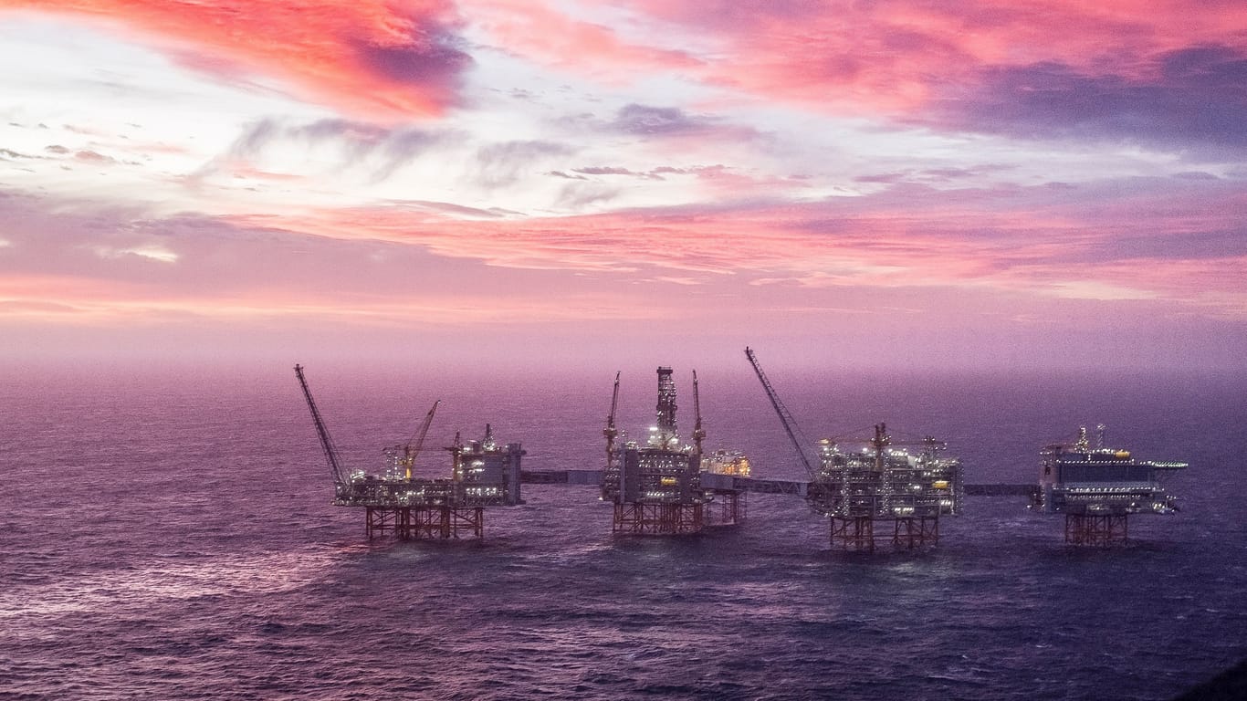 Norwegische Ölförderplattformen in der Nordsee: Die Gewinne aus dem Rohstoffgeschäft landen zu einem großen Teil im staatlichen Rentenfonds des Landes.
