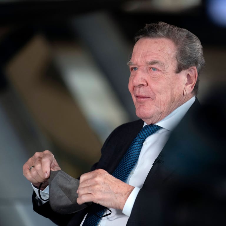 Gerhard Schröder: Trotz seiner Nähe zu Kremlchef Putin darf er SPD-Mitglied bleiben.