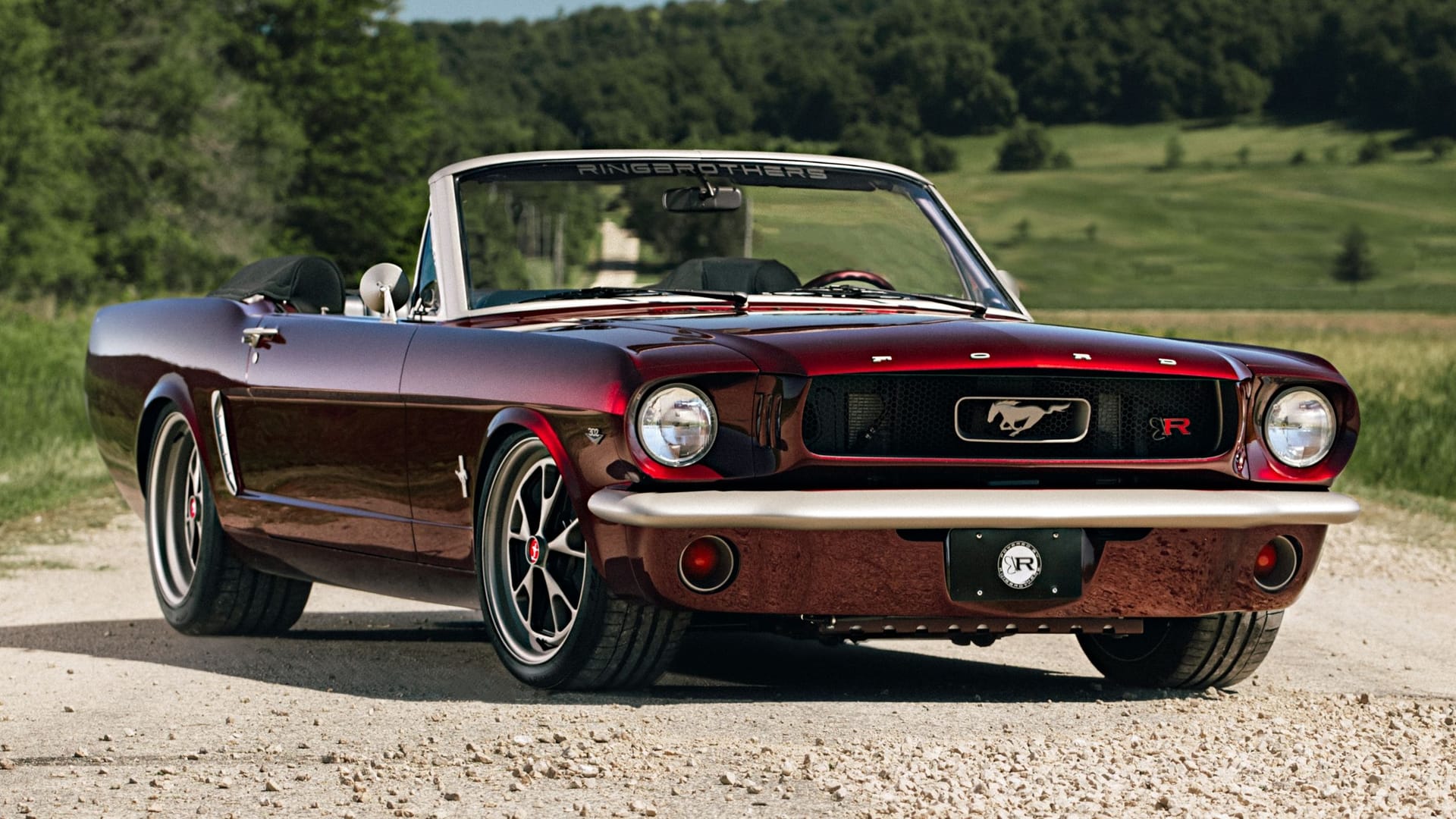 Neue Technik in altem Gewand: Ein von den Ringbrothers modernisiertes Ford Mustang Cabriolet aus dem Jahr 1964.