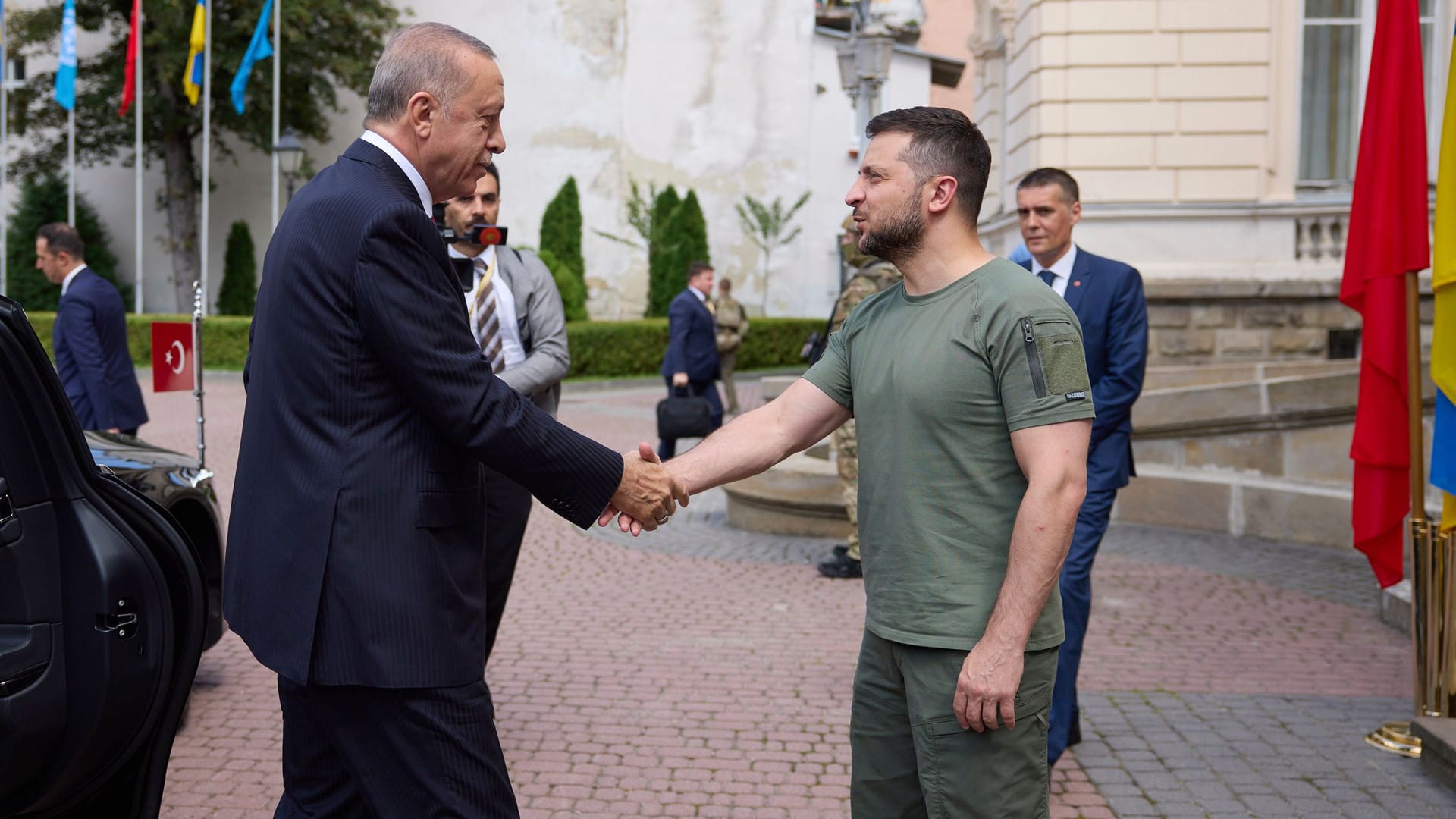 Wolodymyr Selenskyj und Recep Tayyip Erdogan: Der ukrainische Präsident traf sich in Lwiw mit seinem türkischen Amtskollegen und dem UN-Generalsekretär Antonio Guterres.
