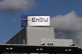 EnBW-Zentrale in Karlsruhe (Archivbild): Das Unternehmen kann seine bisherigen Preise nicht mehr beibehalten.