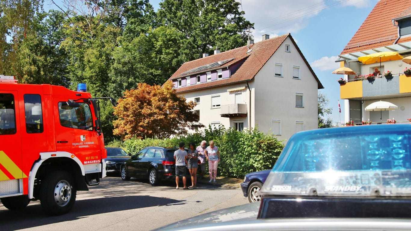 Feuerwehreinsatz in Backnang bei Stuttgart: Bei einem Küchenbrand ist am Sonntag eine Frau gestorben.